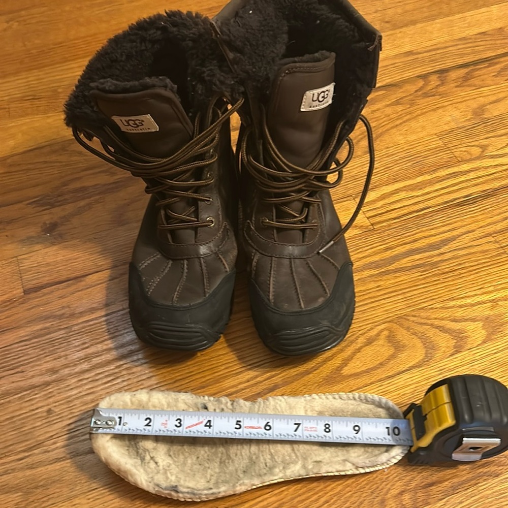 Mens/boys Uggs leather shierling boots with Vibram sole sz 8.5 mens